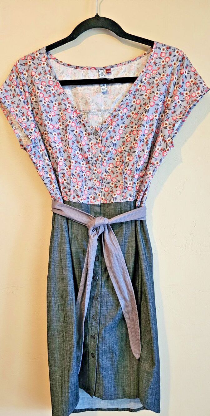 3 stones casual belted dress size M, picnic, floral, cotton/linen, modest